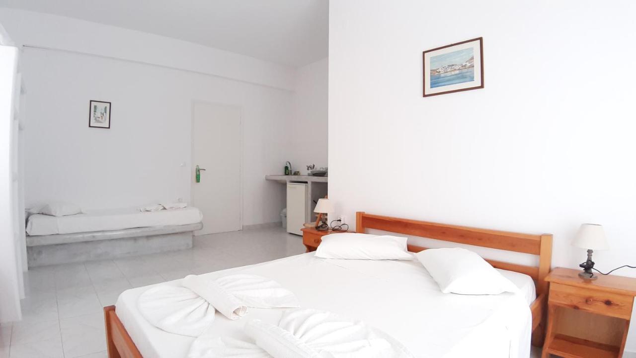 Bizas Rooms & Studios Parikia  Exterior photo