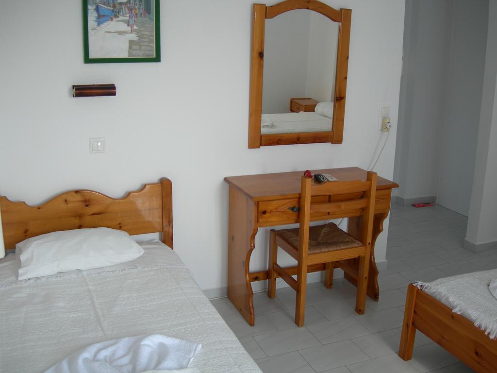 Bizas Rooms & Studios Parikia  Exterior photo
