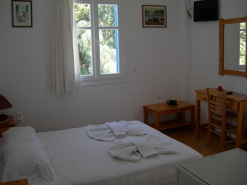 Bizas Rooms & Studios Parikia  Room photo