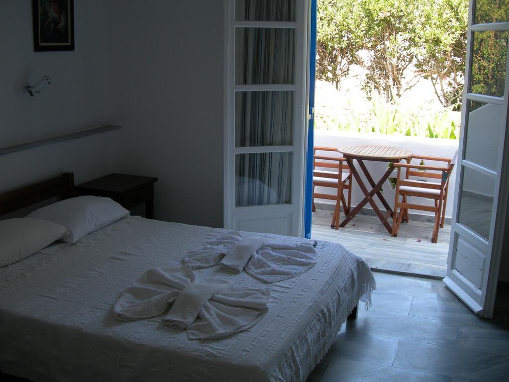 Bizas Rooms & Studios Parikia  Room photo