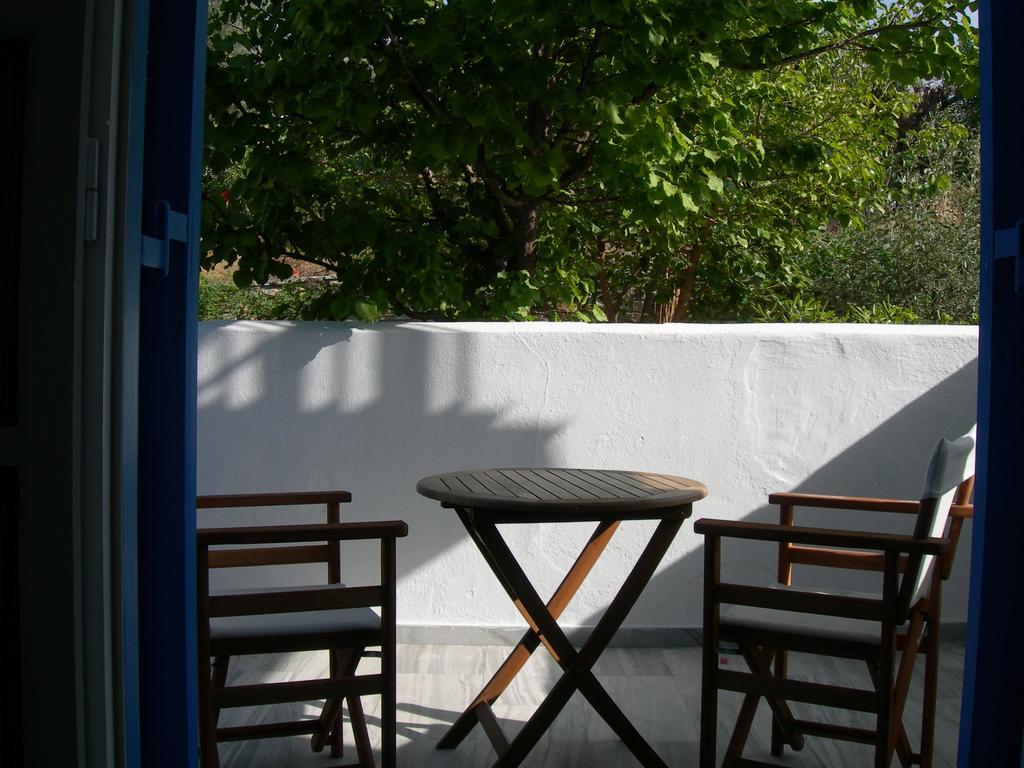 Bizas Rooms & Studios Parikia  Exterior photo