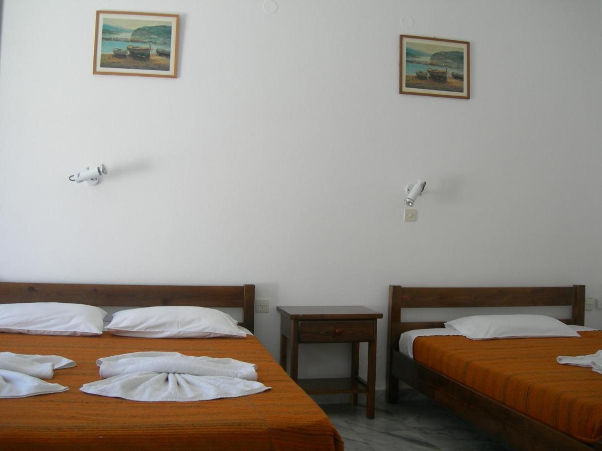 Bizas Rooms & Studios Parikia  Room photo